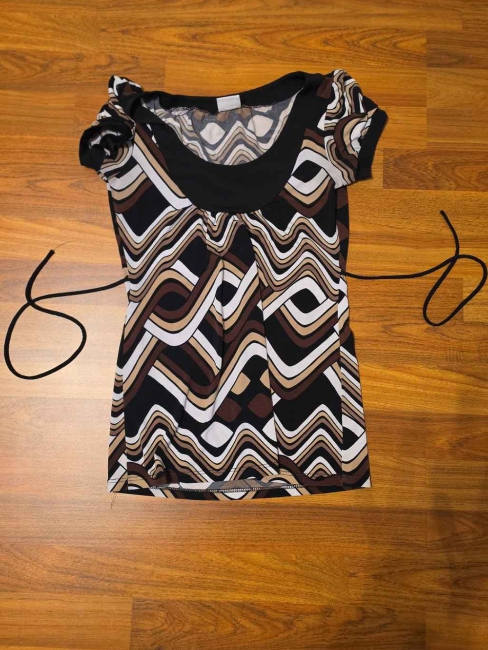 Suzy Shier Black, Brown & White Geometric Scoop Neck Short Sleeve Top